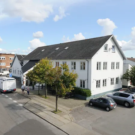 Мини-отель Hotel Hjallerup Kro Hjallerup