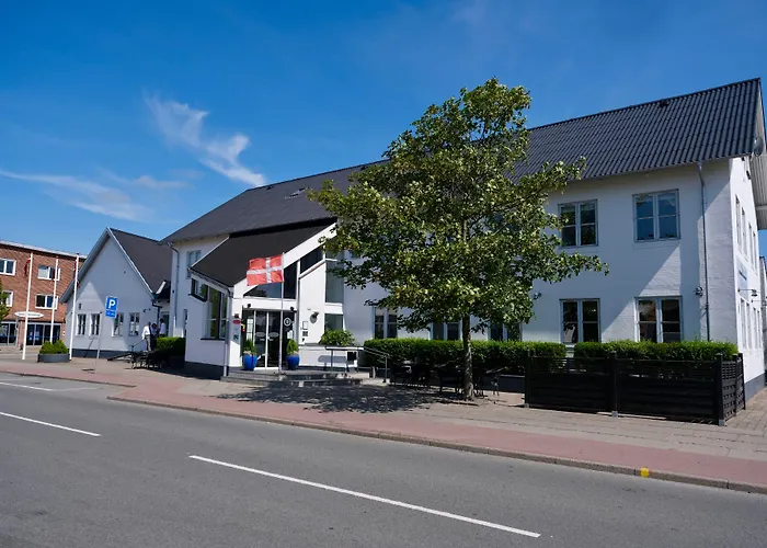 Мини-отель Hotel Hjallerup Kro 3*